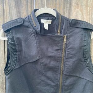 FOREVER 21  Vest with faux leather trim size Small